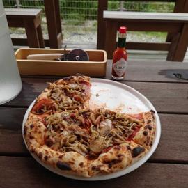 ピザ ピラタ 辛い