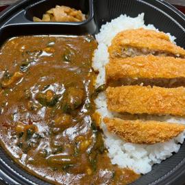 ほうれん草カレー＋メンチカツ 10辛