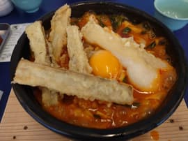 辛みそ鍋焼うどん（ごぼう天トッピング）