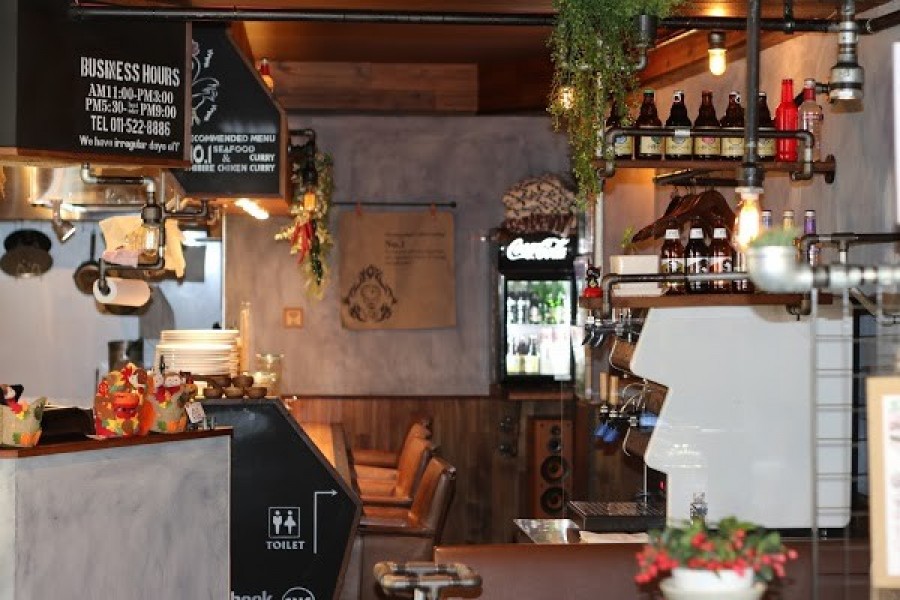 【カレー専門店】円山教授。