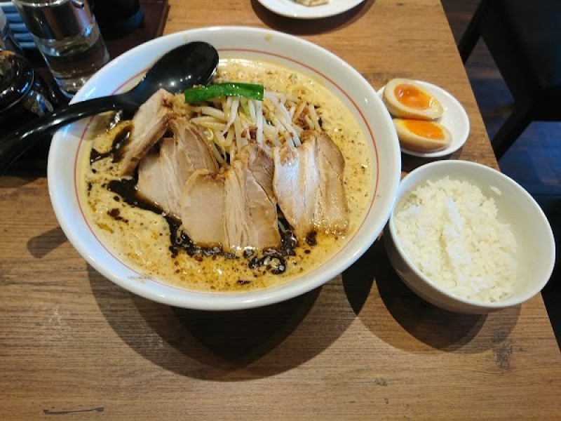 ボウボウラーメン とみ