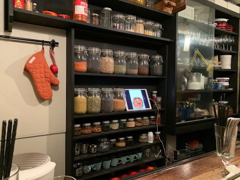 スパイスカレー モクロミ