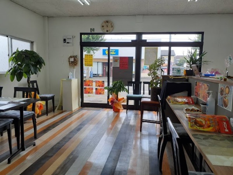 カレーしか勝たん 都城年見店