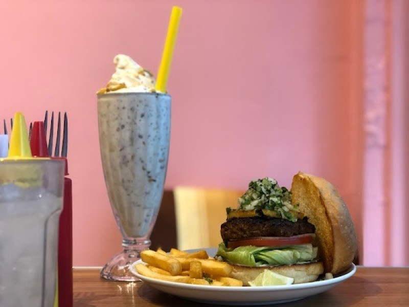 BURGER & MILKSHAKE CRANE