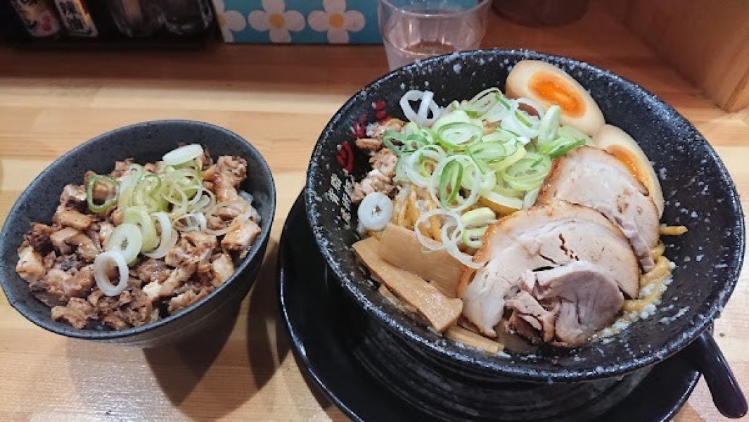 背脂の魔術師ツボミ