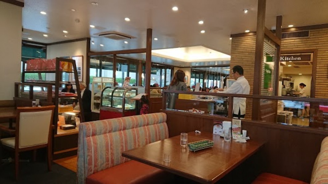 ロイヤルホスト 南薬院店