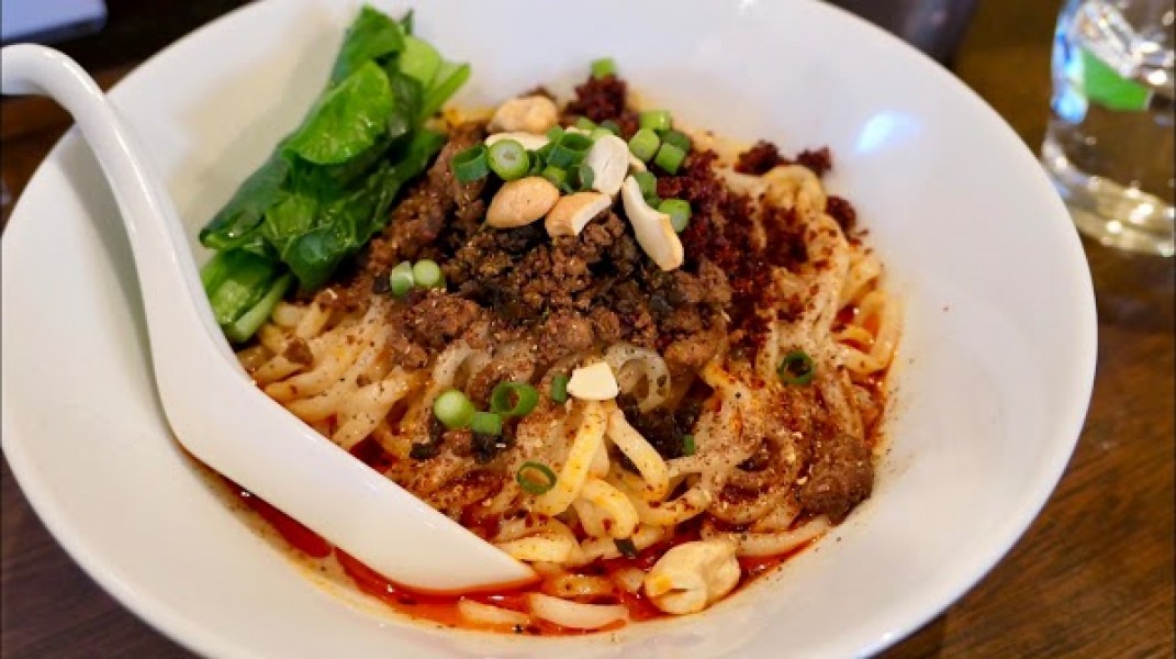 汁なし担々麺 ここから