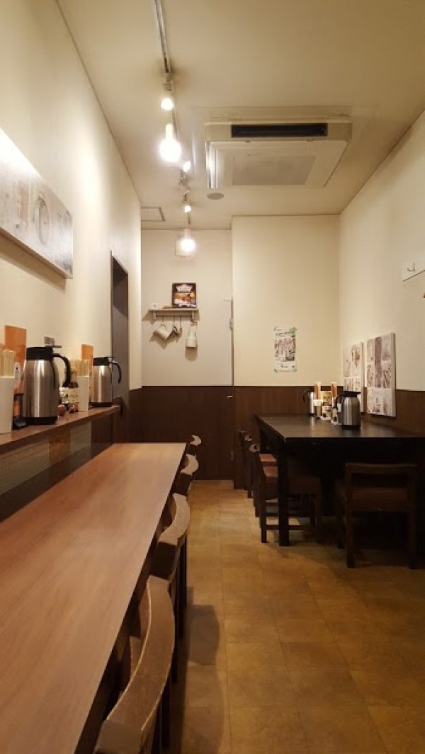 ボンバーキッチン薬院本店