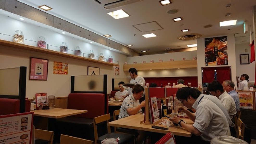 想吃担担面 エスカ店