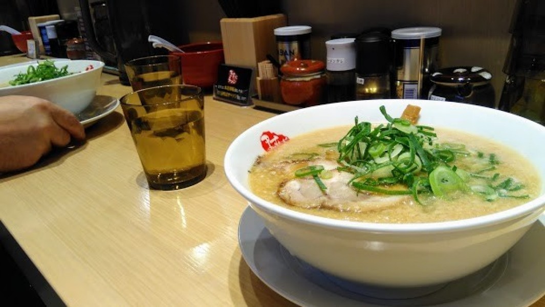 京都銀閣寺ますたにラーメン 室町店