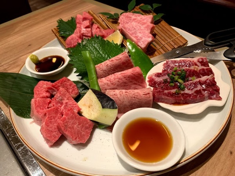 特選黒毛和牛焼肉＆しゃぶしゃぶベンジャミンランチ天神店