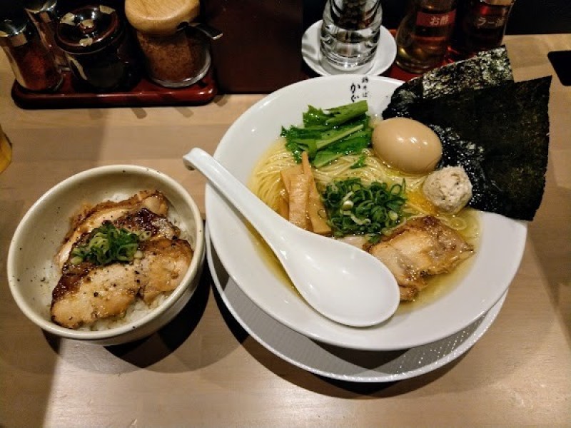 西新宿ラーメン鶏そばかぐら屋