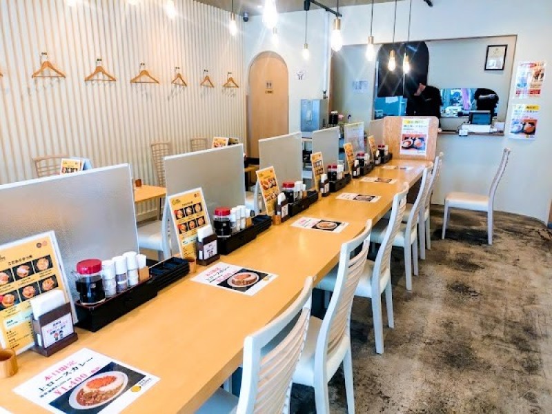 とんかつ檍のカレー屋いっぺこっぺ西岡店