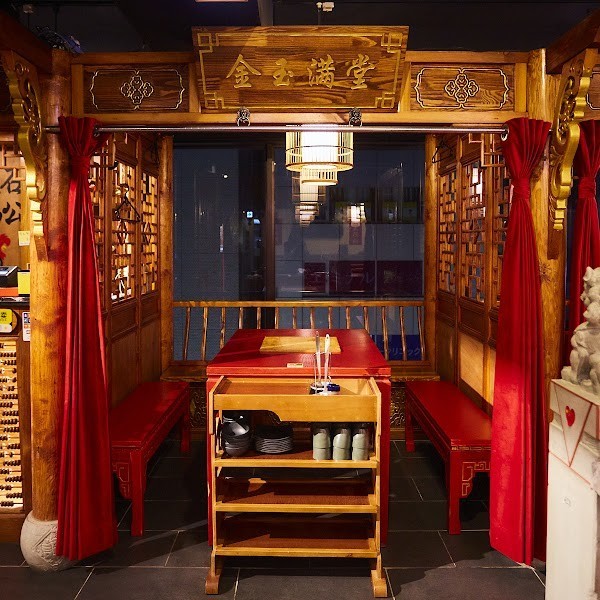 石灰石烧鸡公 薬膳火鍋（石灰石セッカイイシ丸鳥鍋）池袋東口店