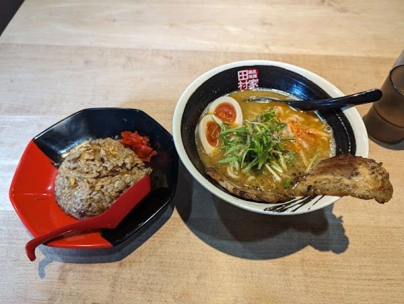 鶏炭焼麺専門店 田村家 箕面店