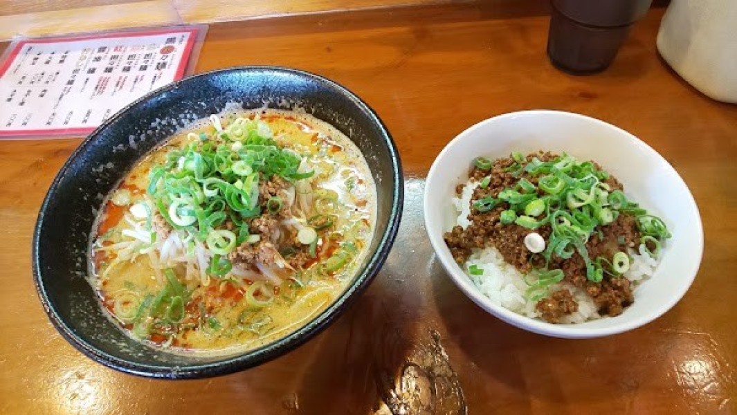 筑豊的担々麺 烏龍 直方本店（ウーロン）