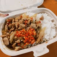 ガパオガイラートカーオ(鶏ひき肉のガパオライス)