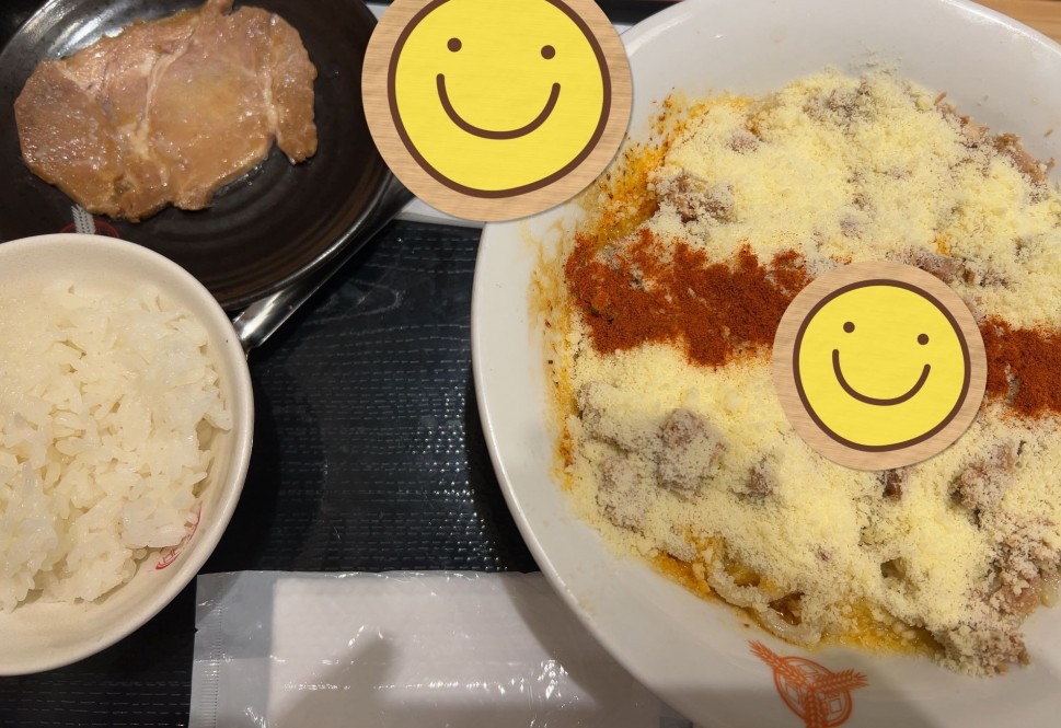 白い灼熱禁断のチーズ油そば