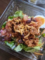 たんぱく質が摂れるスパイシーチリミートサラダ