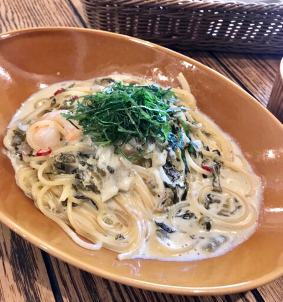 エビと高菜のピリ辛ワサビクリームソース  青じそ添え