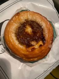 こんがりビストロまん　とろーりチーズカレー味