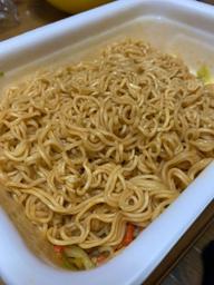 ペヤング やきそば 超大盛り ペヤング社員が一番美味しいと思う辛さに仕上げました。