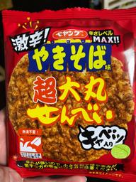 ペヤング 激辛やきそば味 超大丸せんべい 辛さレベルMAX