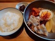 ピリ辛ビビン麺