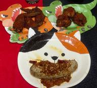 レッドロッチキン激辛唐揚げと激辛手羽先パリパリ揚げとサルシッチャの辛いほう デスソース