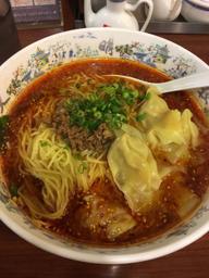 ワンタン入りタンタン麺