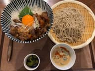 担々風のお汁でいただくざるそば、牛すじ玉丼