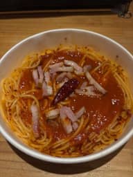 辛辛辛いトマトソースパスタ