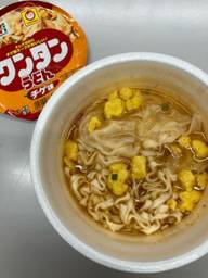 ７プレミアム　ワンタンうどん　チゲ味
