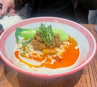 赤と緑の担々麺