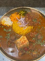 牛バラ角煮と豆腐のスパイスカレー 4辛  激辛 