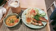 ランチセット(ソムタム、カオニャオ、ガイヤーン、トムヤムクン)