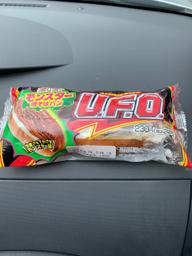 日清焼きそばU.F.O 濃い濃いモンスター焼きそばパン
