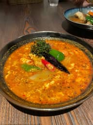 【辛・オブ・ザ・イヤー2025銅賞】たまごとチーズの四川スープカレー激辛春雨入り