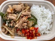 ガパオガイラートカーオ(鶏ひき肉のガパオライス)