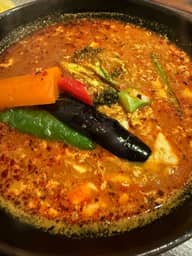 【辛・オブ・ザ・イヤー2025銅賞】たまごとチーズの四川スープカレー激辛春雨入り