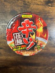 カップ 辛いラーメン