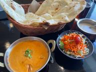 Aランチ(チキンカレー(激辛)+サラダ+ナン+ドリンク)