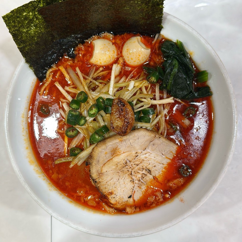 旨辛特製醤油豚骨ラーメン