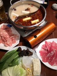 火鍋二種（白湯•麻辣） 麻辣スープ（中辛）