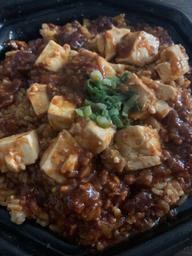 お肉ゴロゴロ四川風麻婆豆腐丼