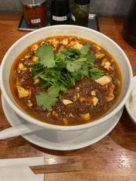 パクチー麻婆麺 辛さ激増し、痺れ激増し
