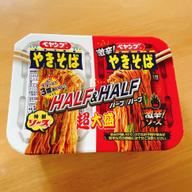 ペヤング 超大盛やきそば ハーフ＆ハーフ激辛