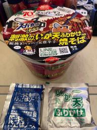 悪魔のスーパーカップ 刺激のいか天ふりかけ付き焼そば 粗挽きペッパー&唐辛子
