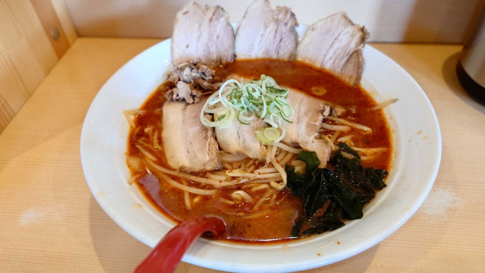 激辛とろ旨チャーシュー麺 3枚（大盛：150円）