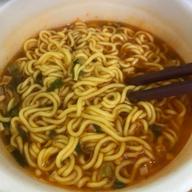カップ 辛いラーメン